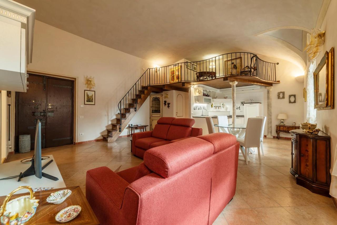 Palazzo Altieri Elegant Apartment ローマ エクステリア 写真